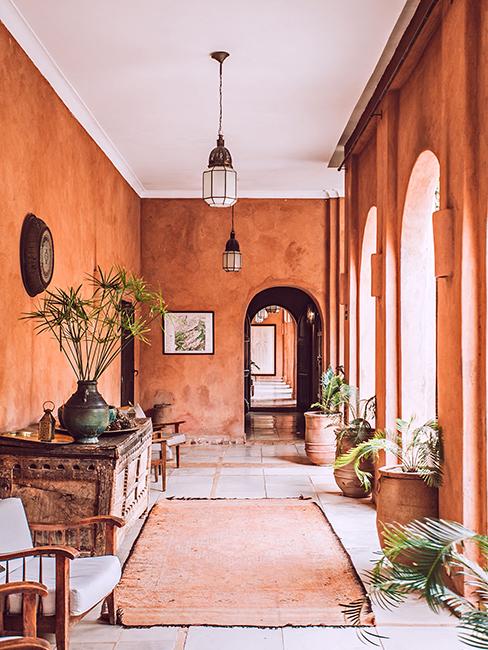 extérieur couvert avec mur terracotta