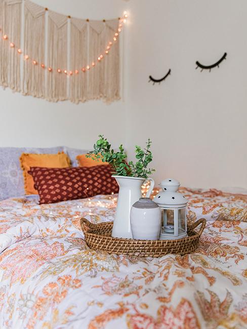 chambre d'ado, avec linge de lit orange