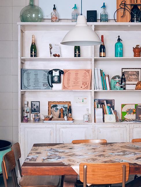 cuisine style vintage avec étagères