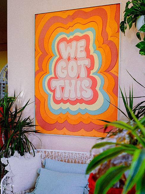 décoration murale avec affiche colorée