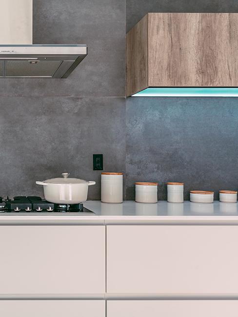 cuisine avec mur gris
