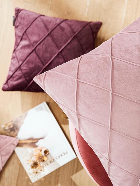 coussins rose et violet en velours