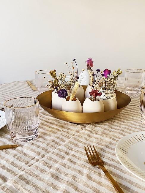 décoration DIY avec oeufs comme vases