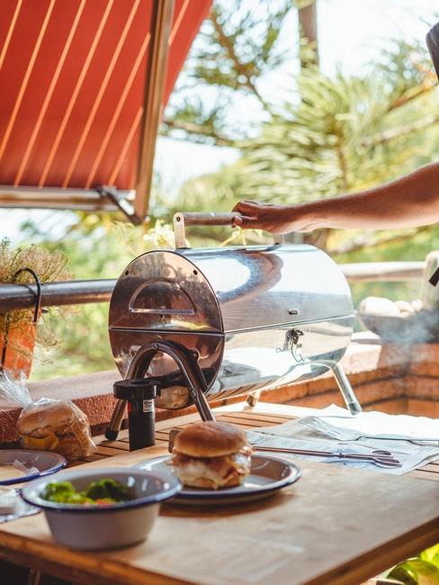 barbecue sur terrasse en plein air