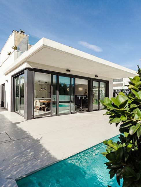 maisons avec piscine et veranda