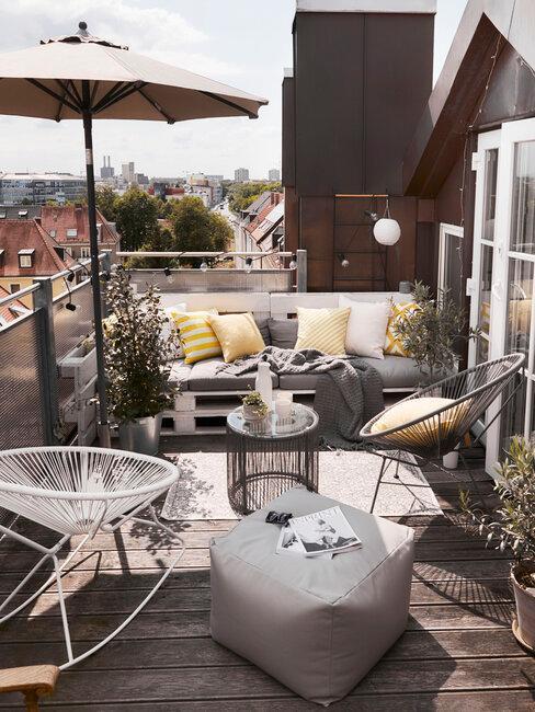 terrasse style bohème avec meuble en palette