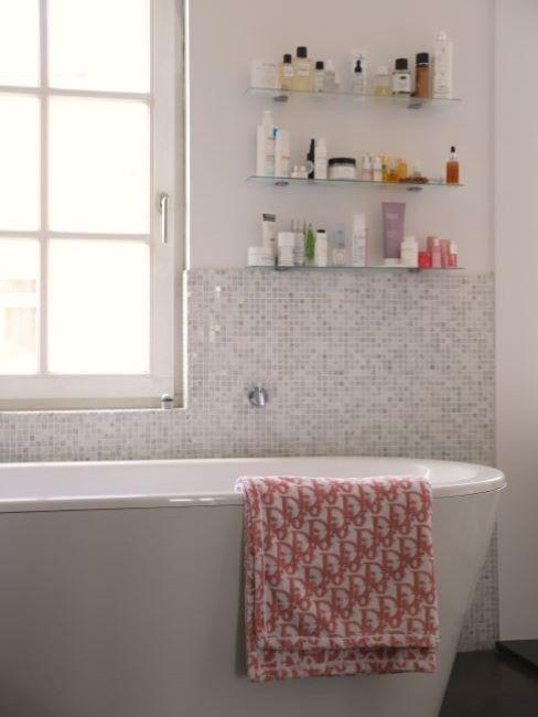 baignoire, salle de bains rétro