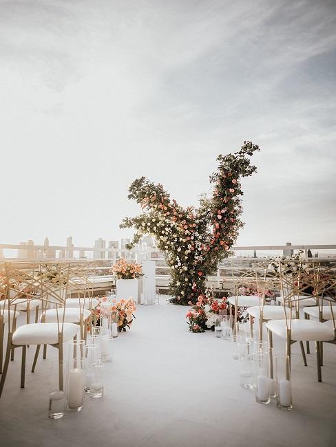 décoration sur un toit pour un petit mariage