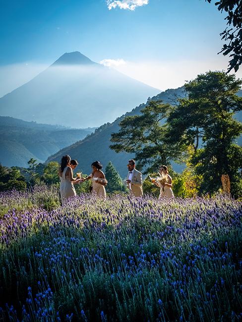 mariage en extérieur montagnes champs