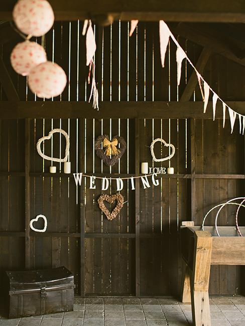 décoration de mariage dans une grange