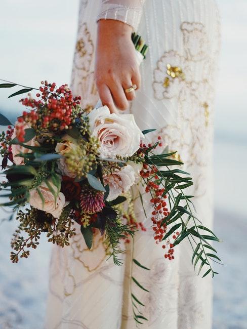 bouquet de fleurs tenue pas une mariée