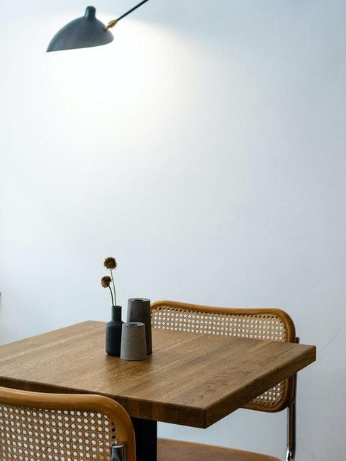 table carrée et cjaises en cannage