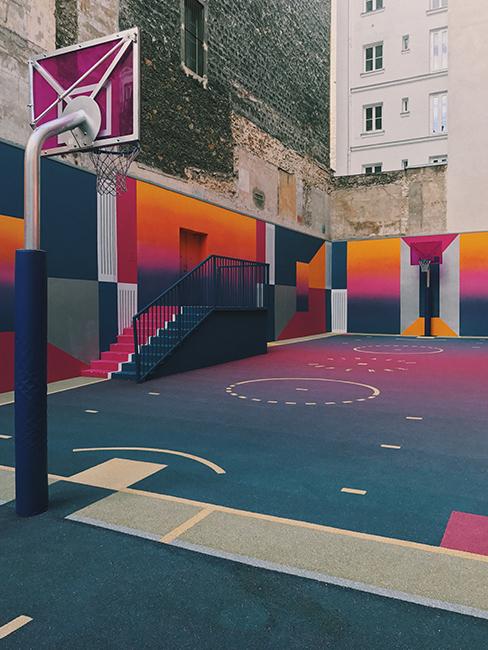 terrain de basket coloré à Paris