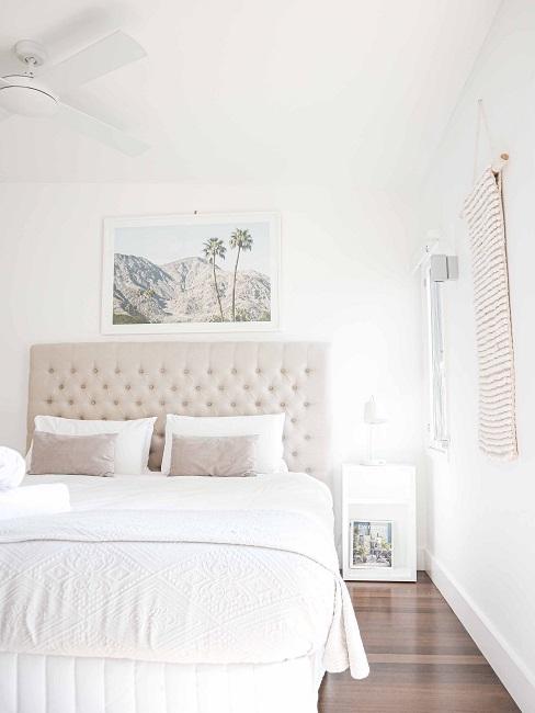 tête de lit capitonnée beige, chambre tons crème et beiges