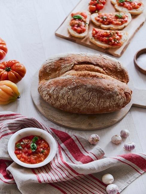 du pain, des tomates et des bruschettas recette batch cooking