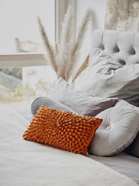 lit coussin ocre