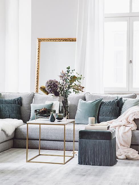 salon avec coussins verts