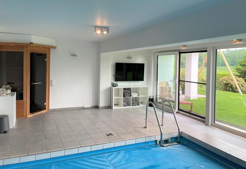 photo d'avant l'aménagement d'une piscine intérieure par Westwing