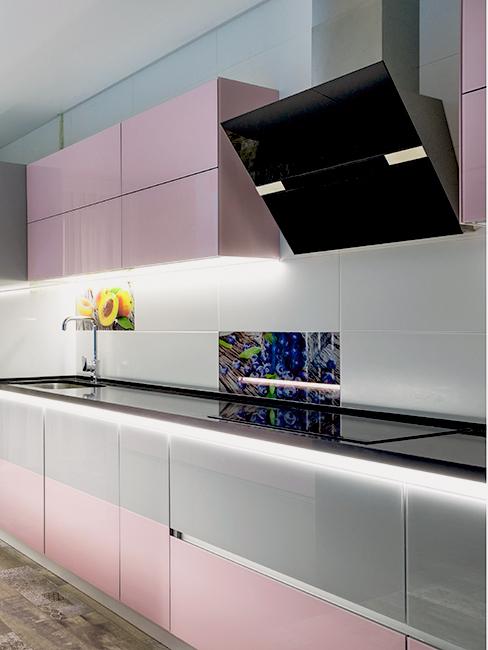 cuisne rose moderne avec meubles laqueés
