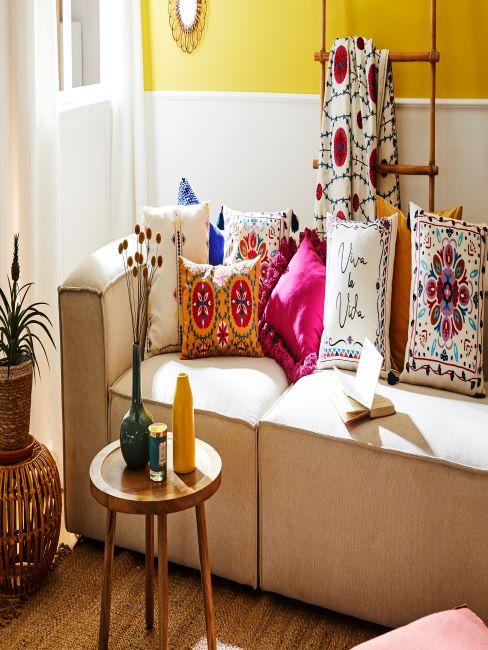 rose fuchsia, coussins ethniques, intérieur ethnique