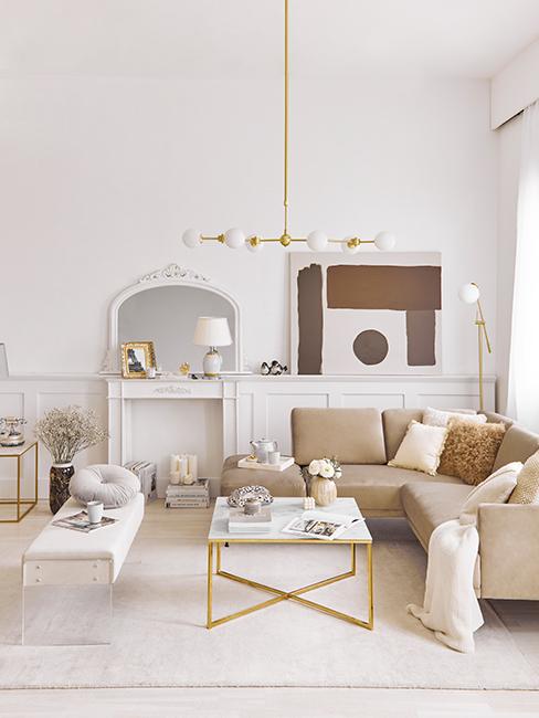 salon lumineux avec déco moderne blanche et couleurs de terre