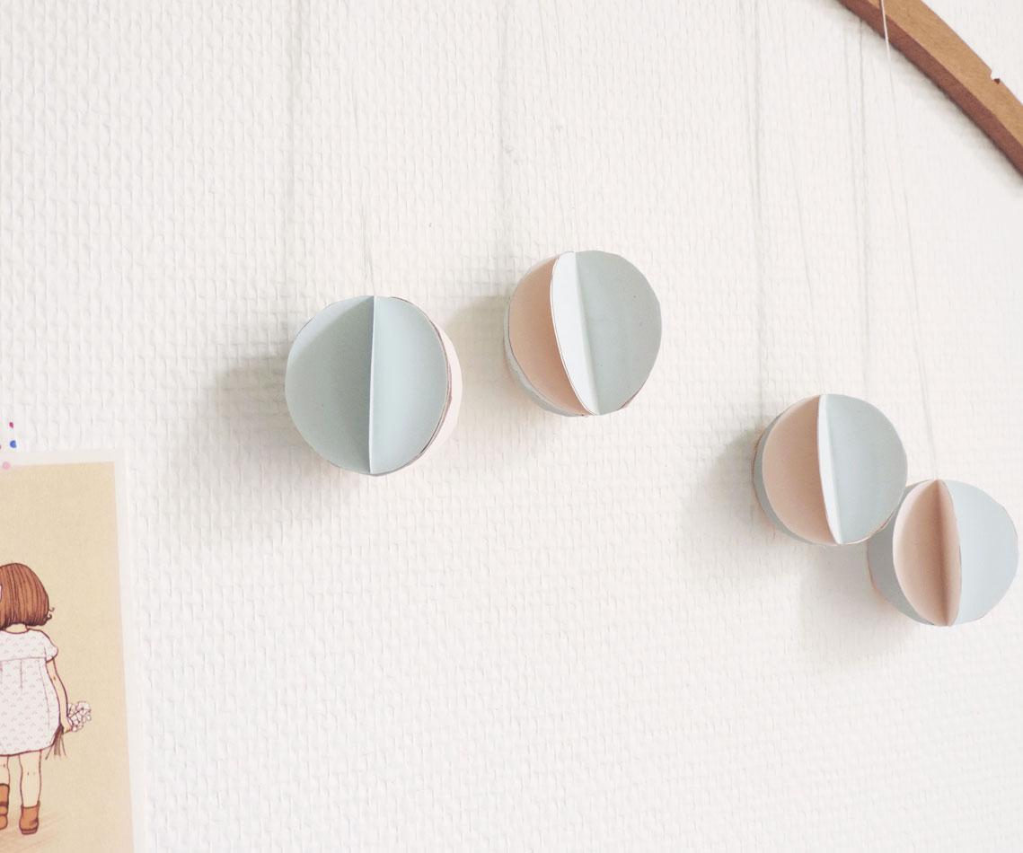 boules en papier origami suspendues