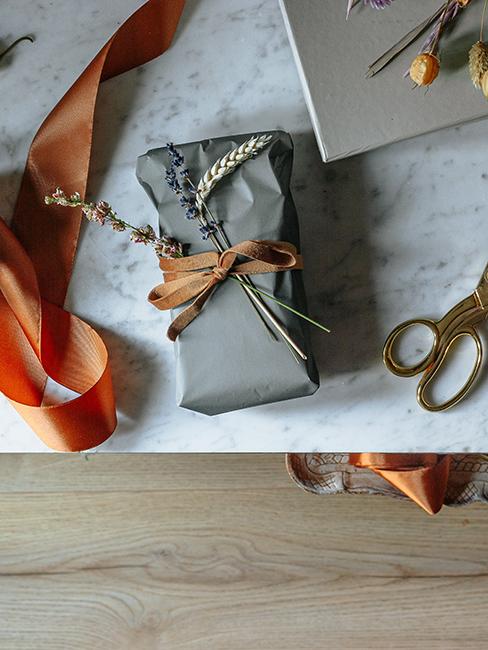 emballage cadeau avec lavande