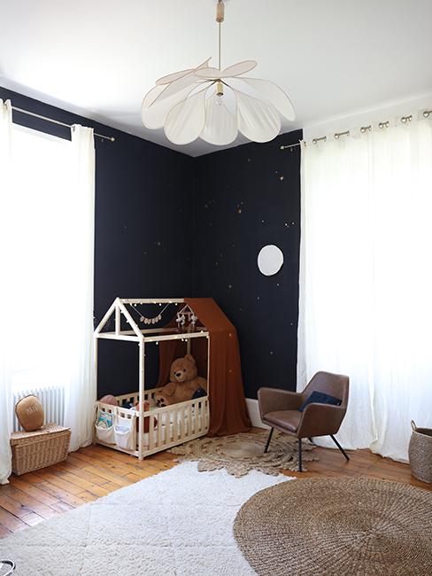 déco chambre d'enfant avec mur foncé ellesenparlent