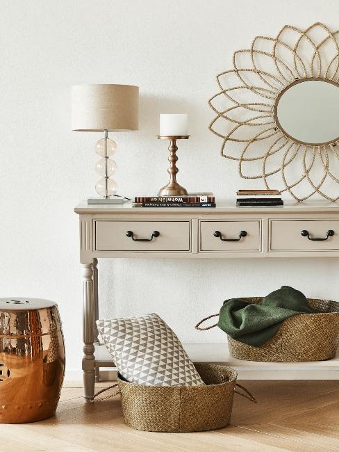 petite entrée de style classique avec console shabby chic