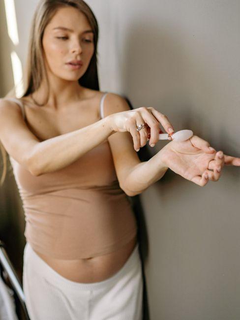 massage avec pierre pour femme enceinte