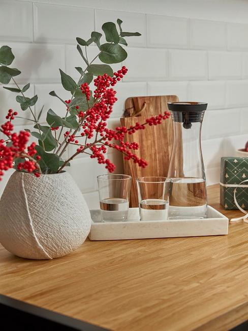 plan de travail en bois avec fleurs