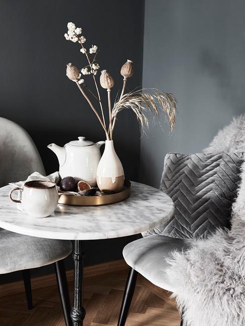 table en marbre avec service a thé