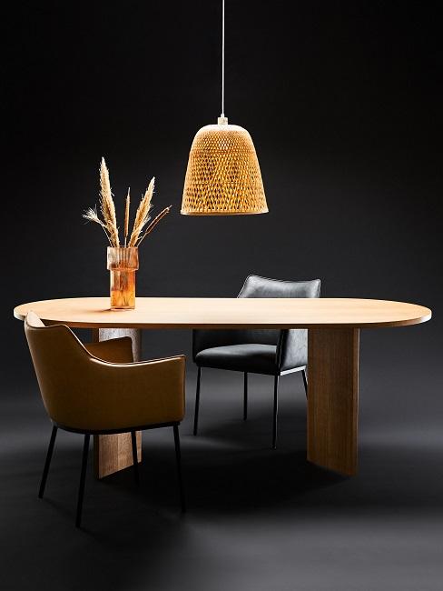 table a mager chic sur fond noir