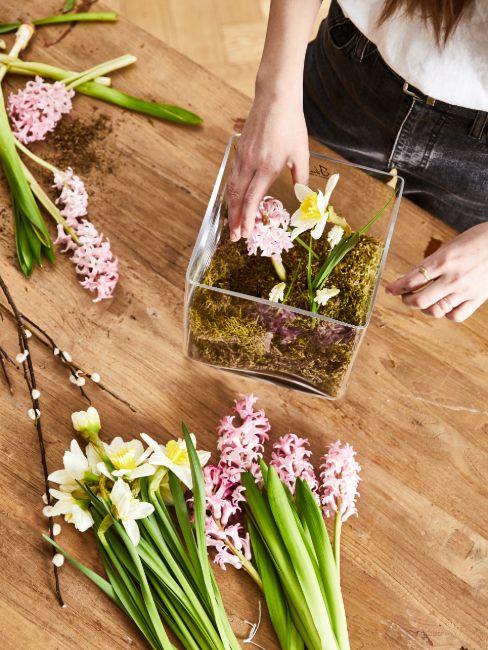 couronne d'un pot à fleurs de pâques
