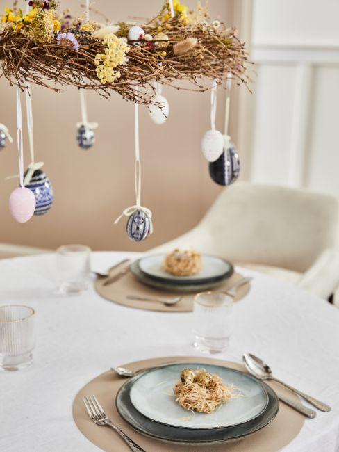 oeufs rose et bleu décoratifs