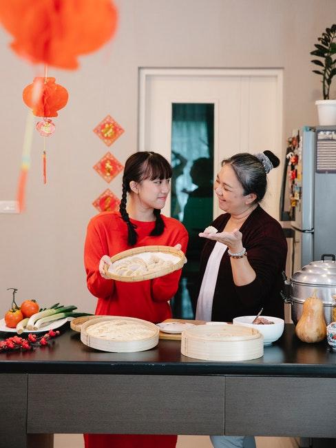 Cuisine moderne avec éléments de déco traditionnelle chinoise