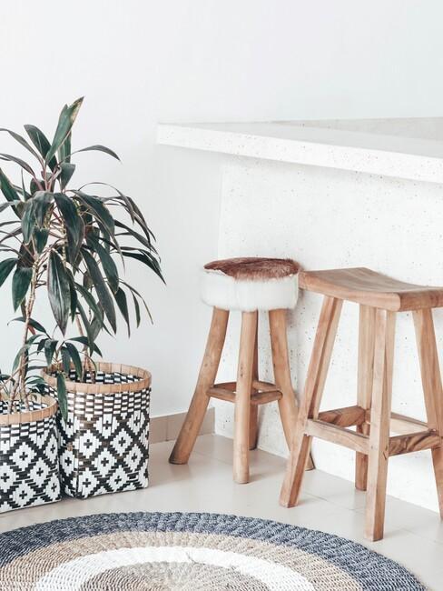 mobilier en bois pour un intérieur d'inspiration balinaise