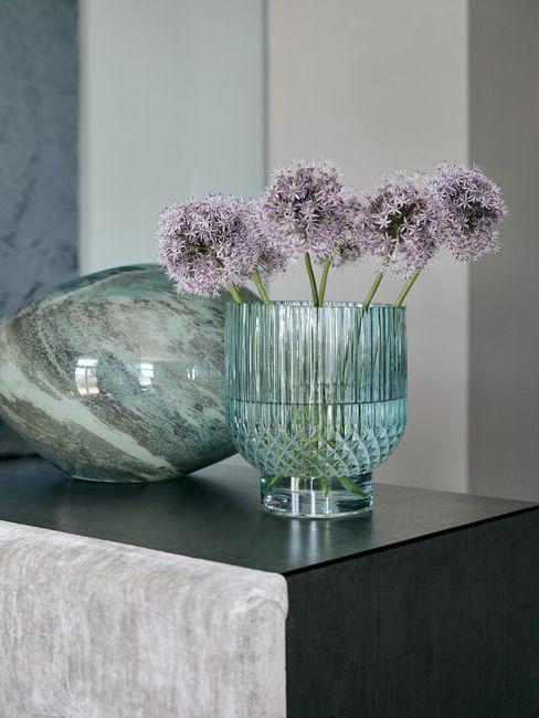 Fleurs mauve vase turquoise