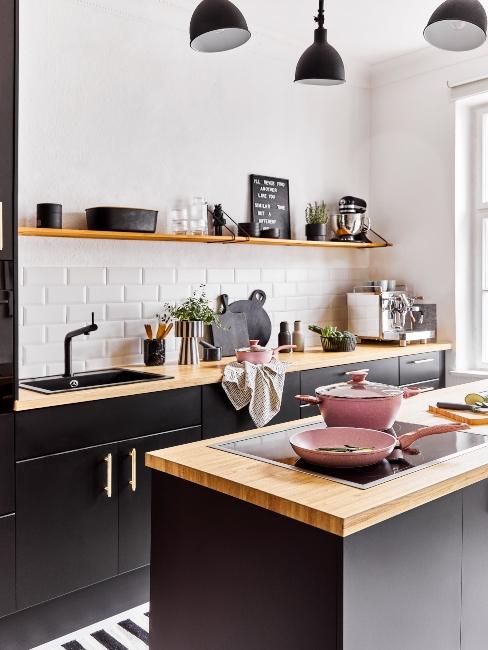 petite cuisine noire