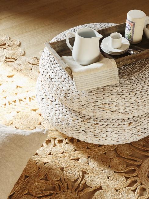 Pouf DIY en jute blanc crème avec plateau posé dessus