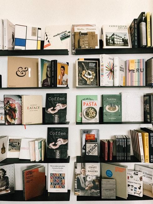 fabriquer une étagère murale originale pour créer une bibliothèque DIY
