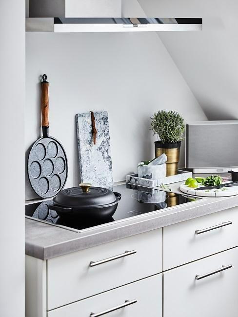 petite cuisine blanche plaque de cuisson