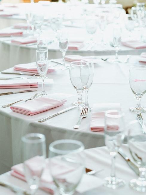 thème de baptême rose et blanc