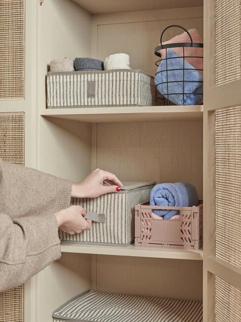 paniers de rangements pour des toilettes