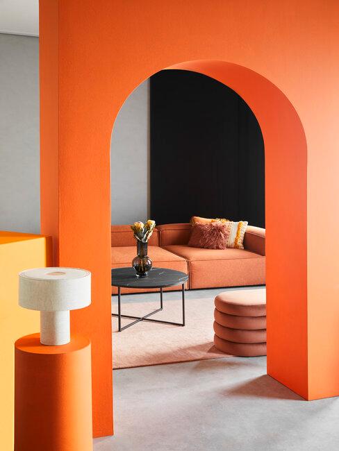 décoration corail avec canapé et pouf orange corail