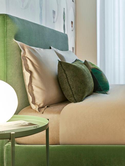 chambre avec lit de couleur jade