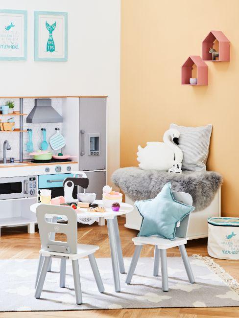 cadeau bébé, tables et chaises
