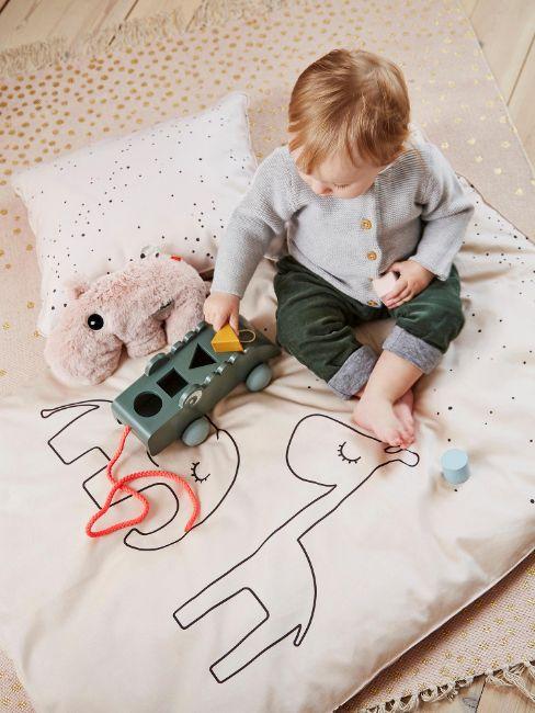 cadeau bébé, voiture, peluche