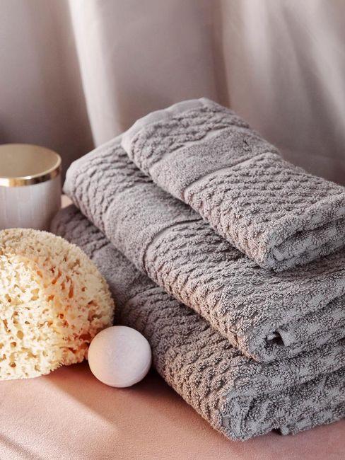 cadeau de noel, serviettes de bain grises