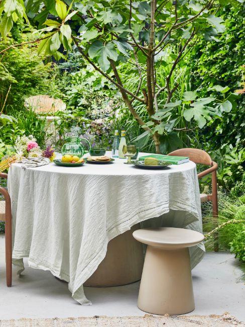 mobilier de jardin design, chaises et tables neutres